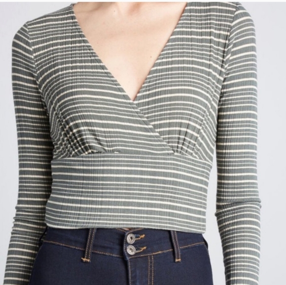 ⭕️ PRICE FIRM Modcloth Pair with Care Olive Striped Size Small Crop Top - Picture 2 of 9
